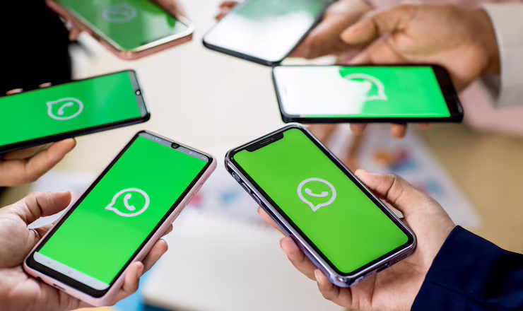 bangkok-thailand-august-06-2021-people-hold-smartphones-different-brands-various-operating-systems-with-logos-whatapp-popular-social-network-messege-applications_102814-7967